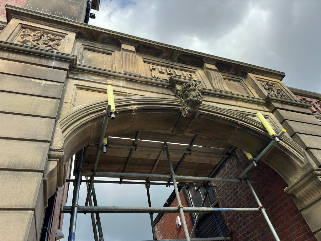 The side arch has been repaired and reinforced.